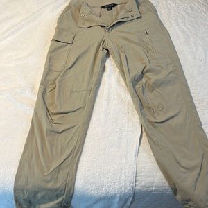 Athleta trekkie utility cargo pants size 6